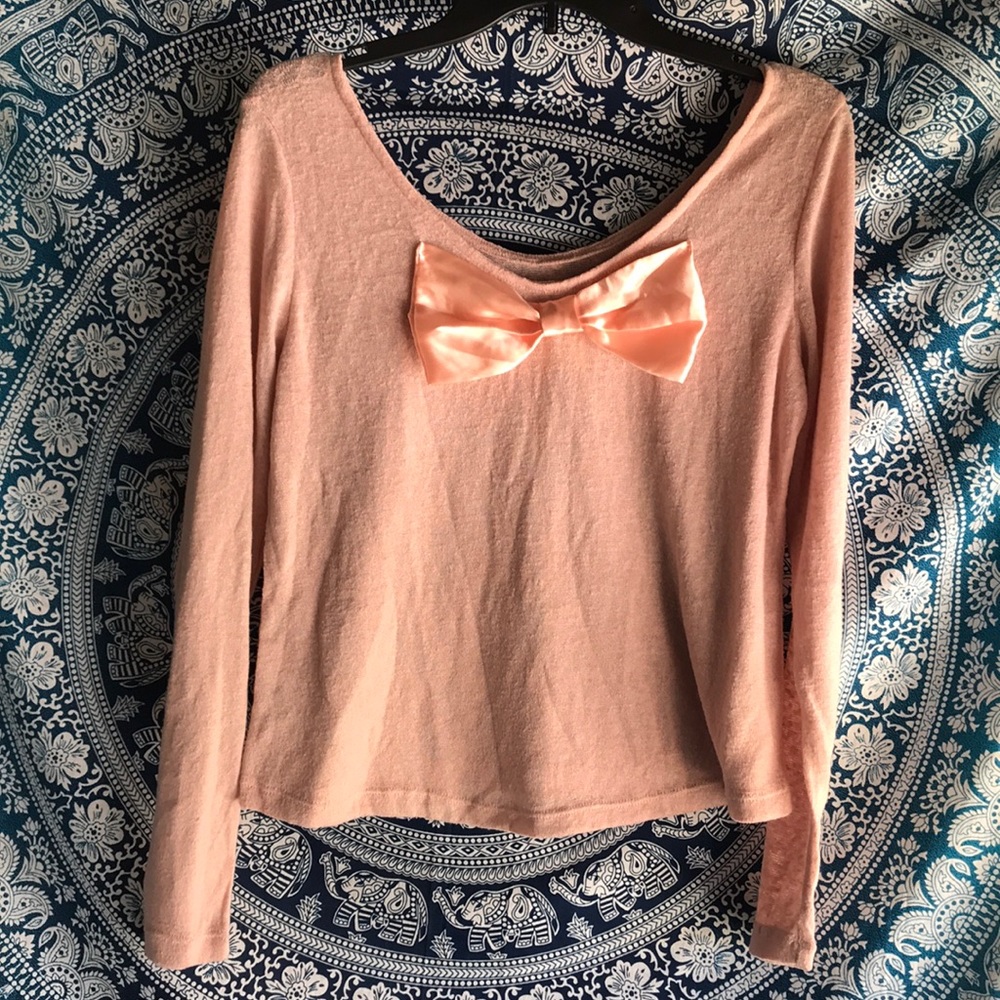 Light sweater with super cute bow